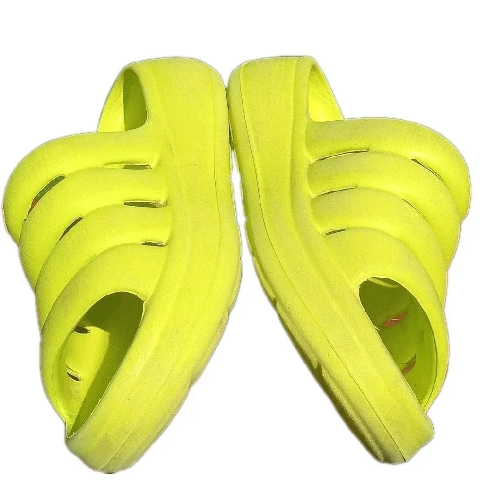 UGG Sandals Kids Youth  Size 3 Sport Yeah Slide Slip-On Shoes Slides Lime Green